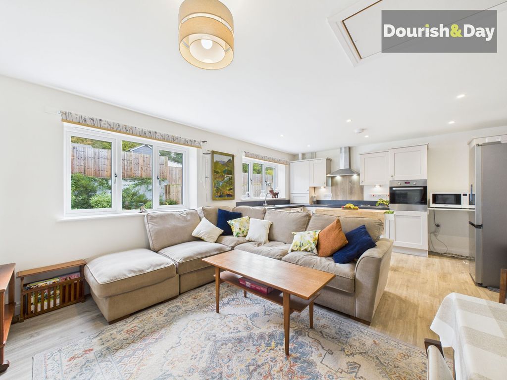 Property photo 2 of 11 Lounge Area