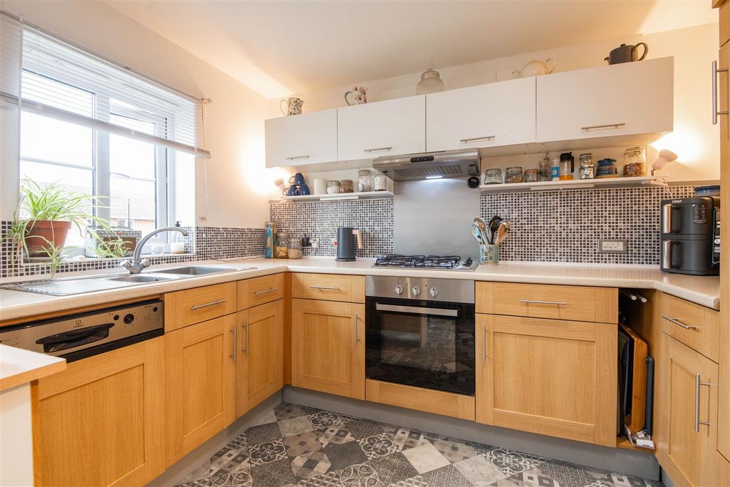 Property photo 3 of 22 Kitchen / Diner
