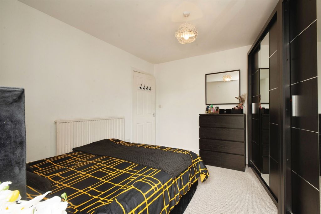 2 bed flat for saleEarle Place, Cardiff CF5 photo 5