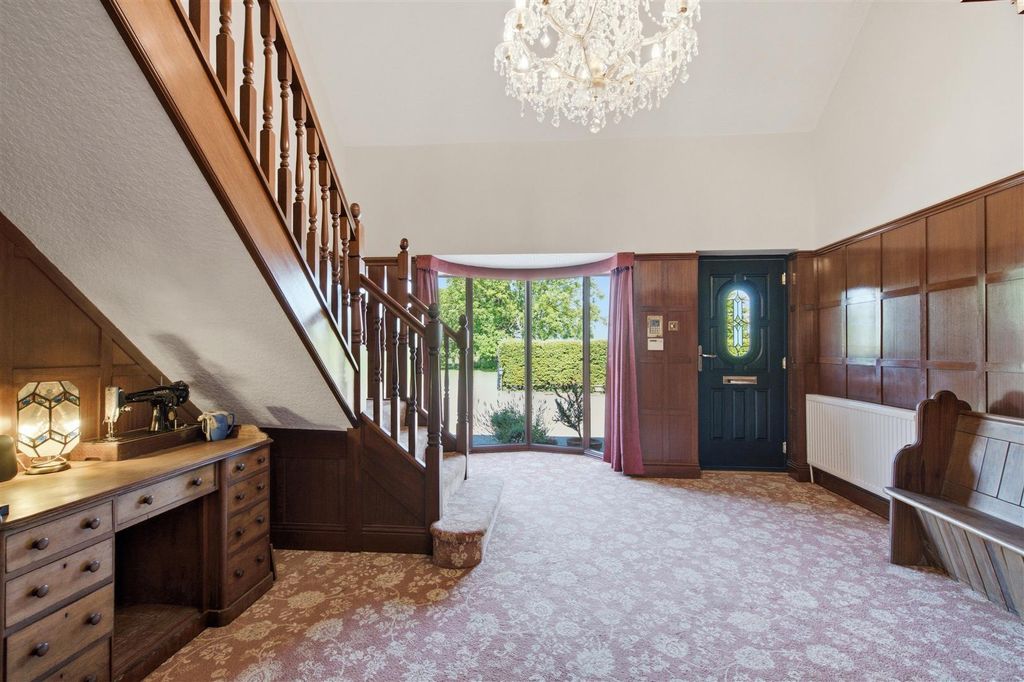Property photo 3 of 43