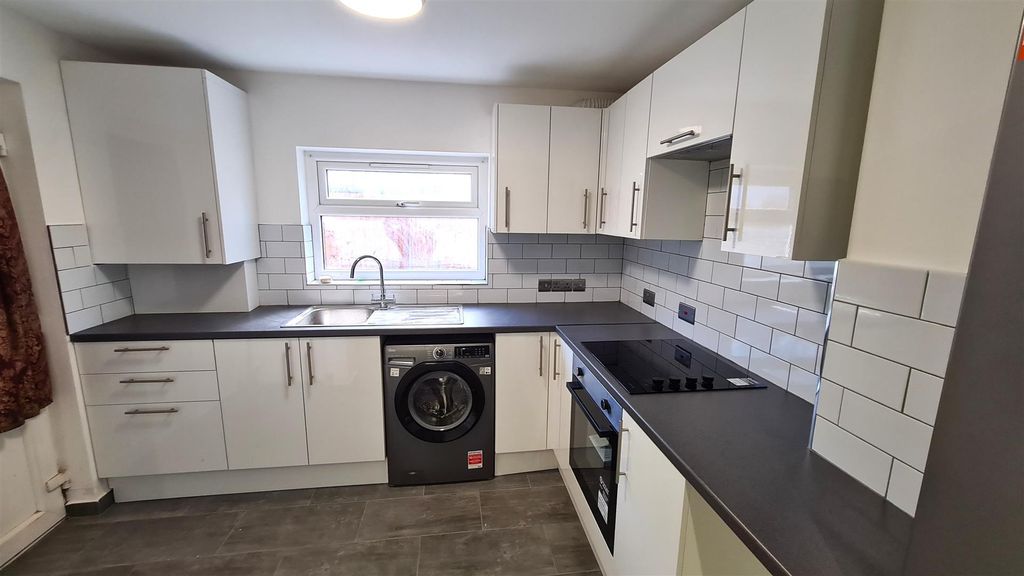 Property photo 2 of 26 Kit