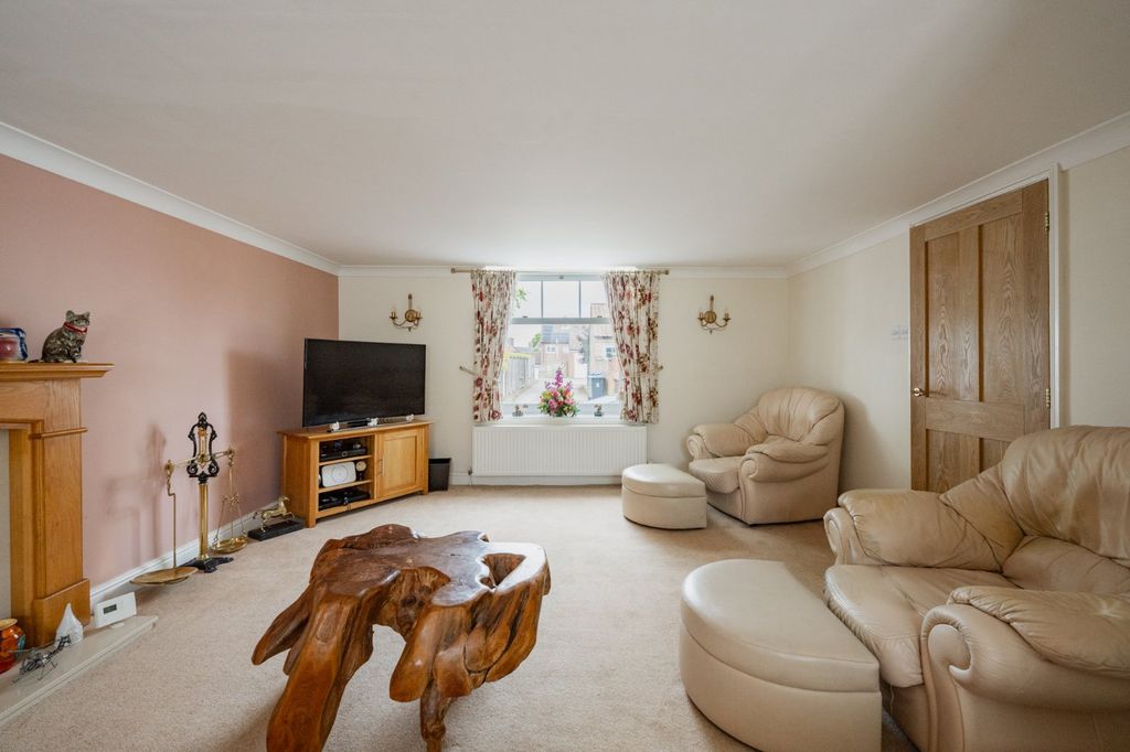 Property photo 2 of 29 Picture No. 27
