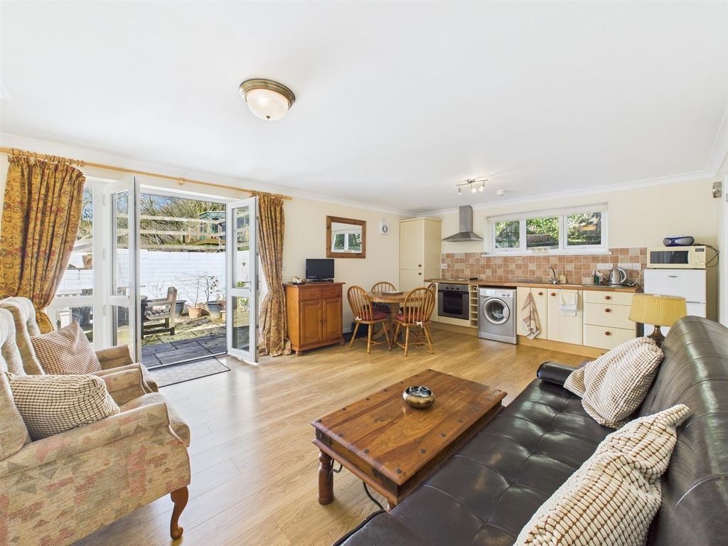 Property photo 3 of 30 Cam03055G0-Pr0197-Still027.Jpg