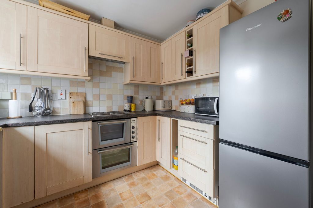 Property photo 2 of 12