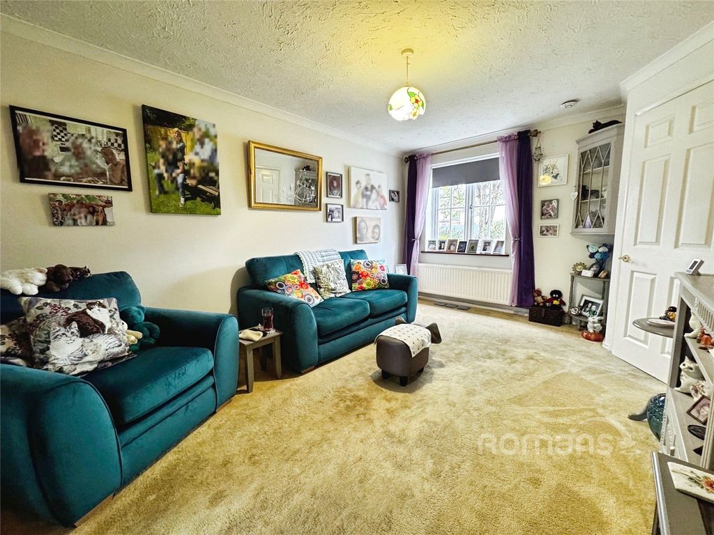 Property photo 3 of 11 Picture No. 12