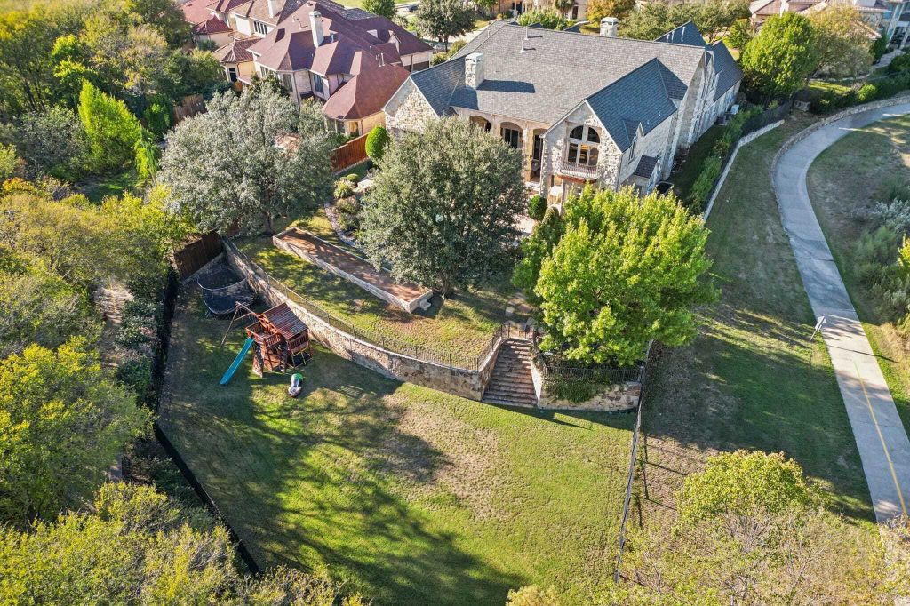 Property photo 1 of 31