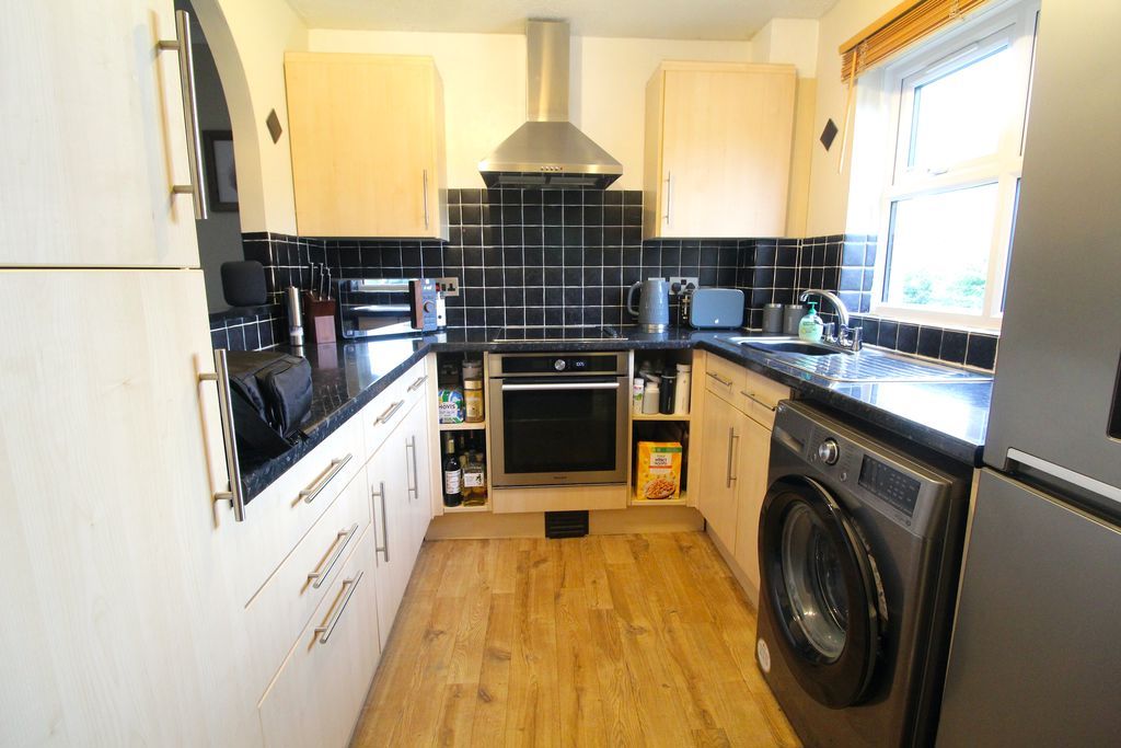 Property photo 2 of 9 Kitchen