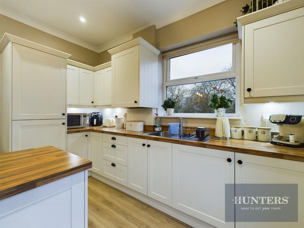 Property photo 3 of 16 Kitchen