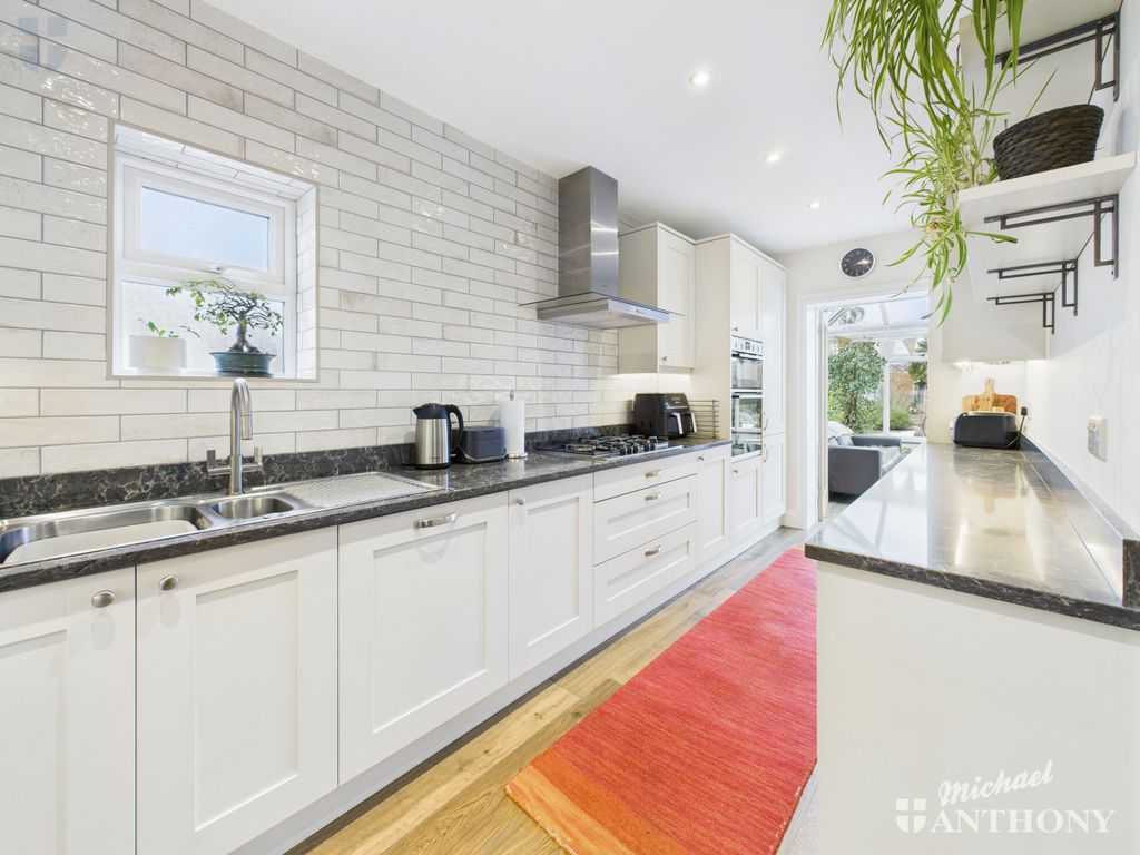 Property photo 3 of 33 Cam03852G0-Pr0511-Still026