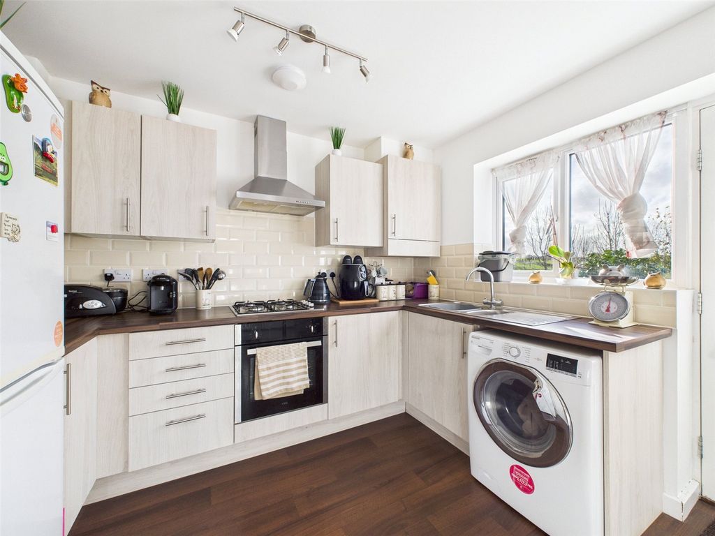 Property photo 3 of 9 Kitchen