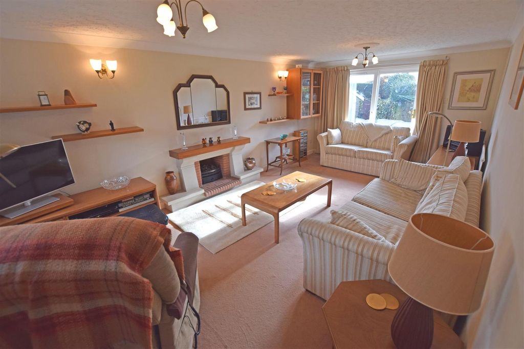 Property photo 1 of 19 Lounge.Jpg