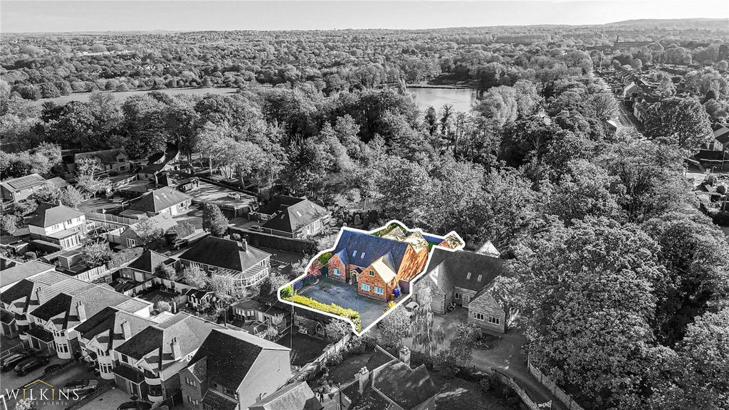 Property photo 1 of 50 Picture No. 04