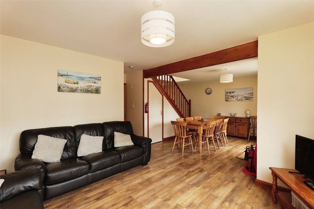 Property photo 2 of 14 Picture No. 11