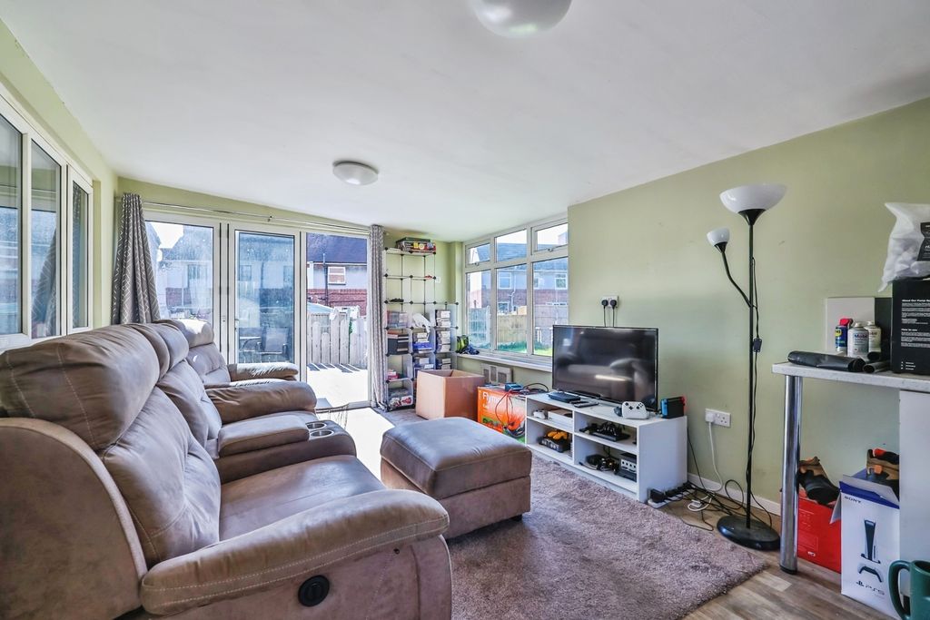 Property photo 3 of 20 Pbox-Img.Jpg