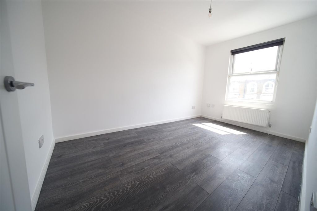 Property photo 1 of 4 Lounge.Jpg