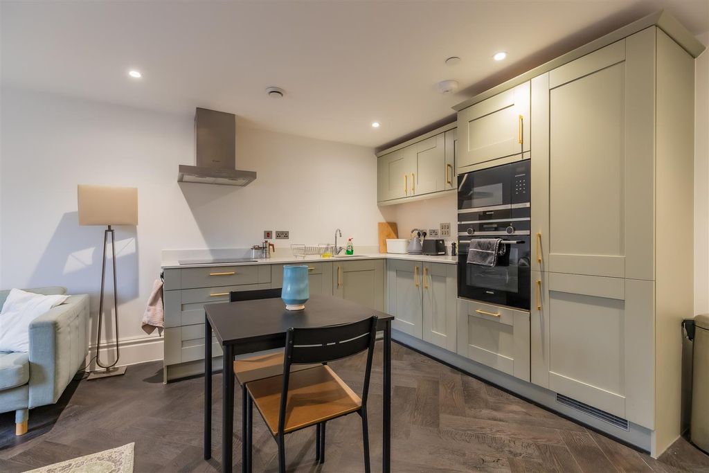 Property photo 3 of 12 9 Llys Sophia (2 Of 12).Jpg