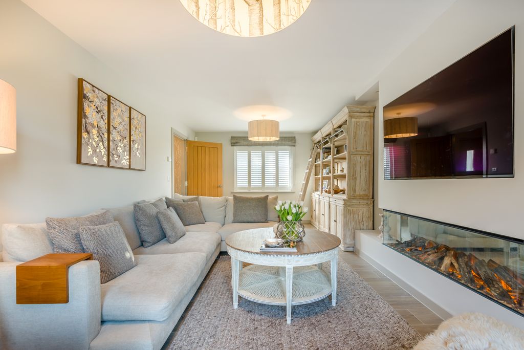 Property photo 2 of 23