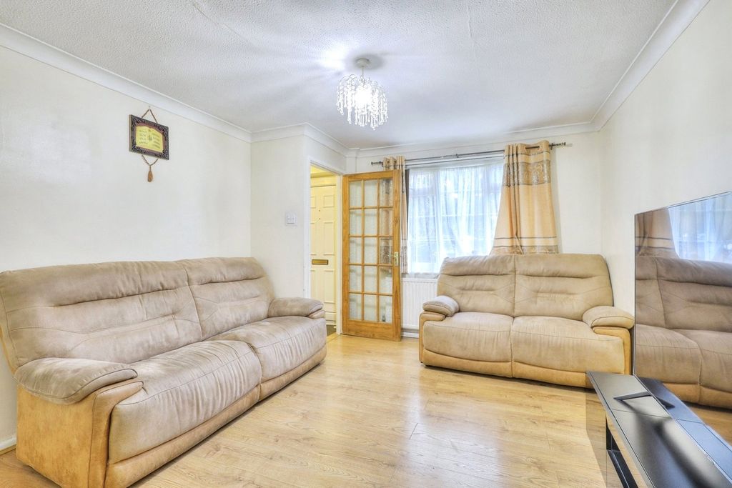 Property photo 3 of 17 Living Room