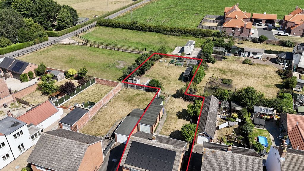 Property photo 2 of 33