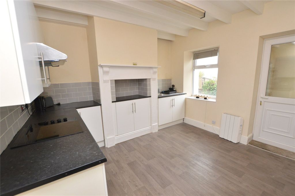 Property photo 3 of 12 3 - Picture No. 05