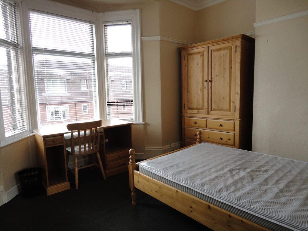 Property photo 2 of 9 8Ece7d1d-5964-433B-Bf05-c59c4135d532.Jpg