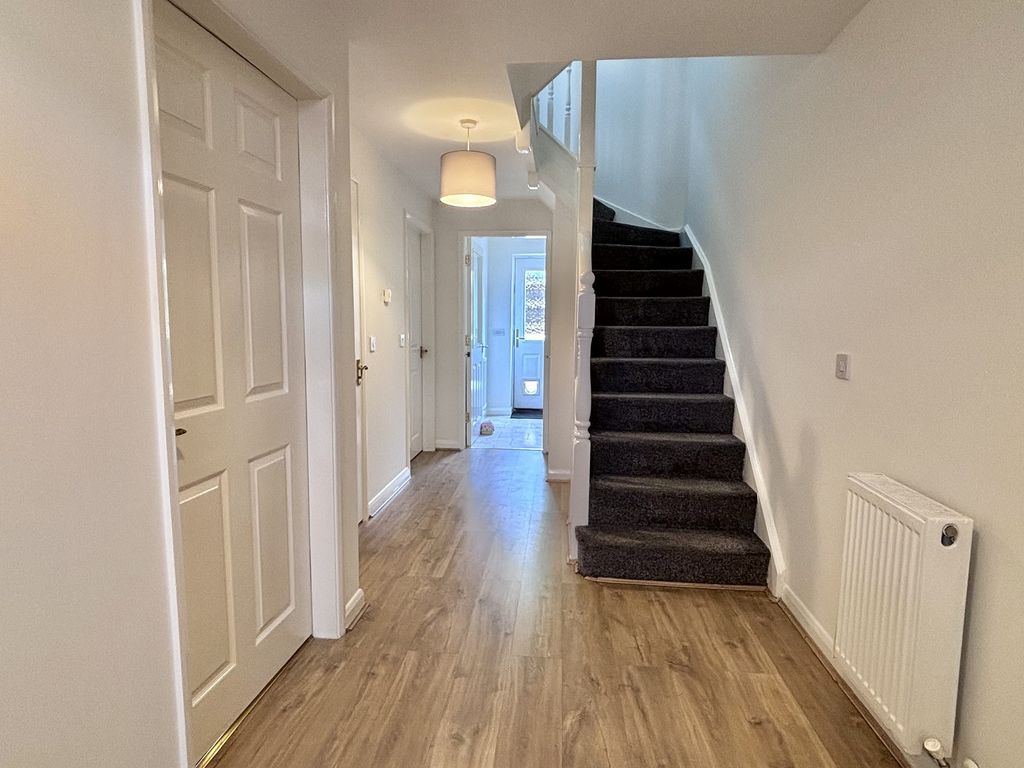 Property photo 2 of 17 Entrance Hall
