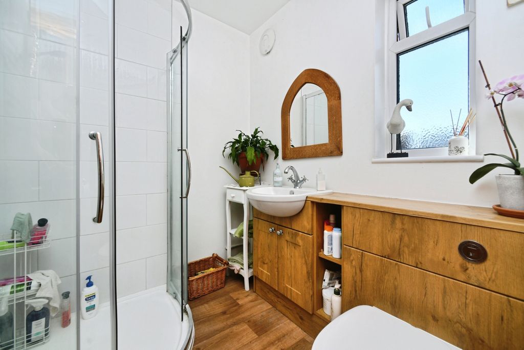 Property photo 3 of 28
