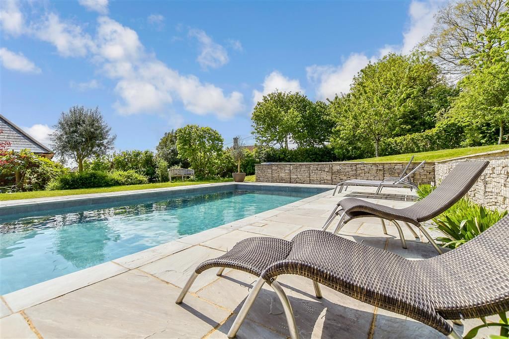 Property photo 1 of 19 Swimming Pool