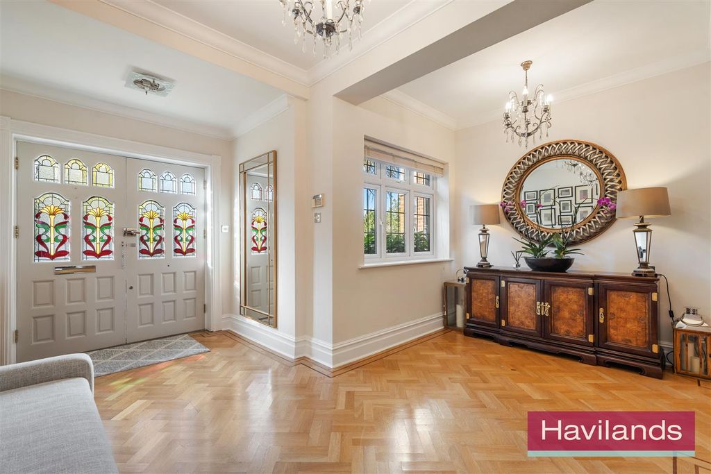 Property photo 2 of 20 5 The Ridgeway N14 6Nx-16.Jpg