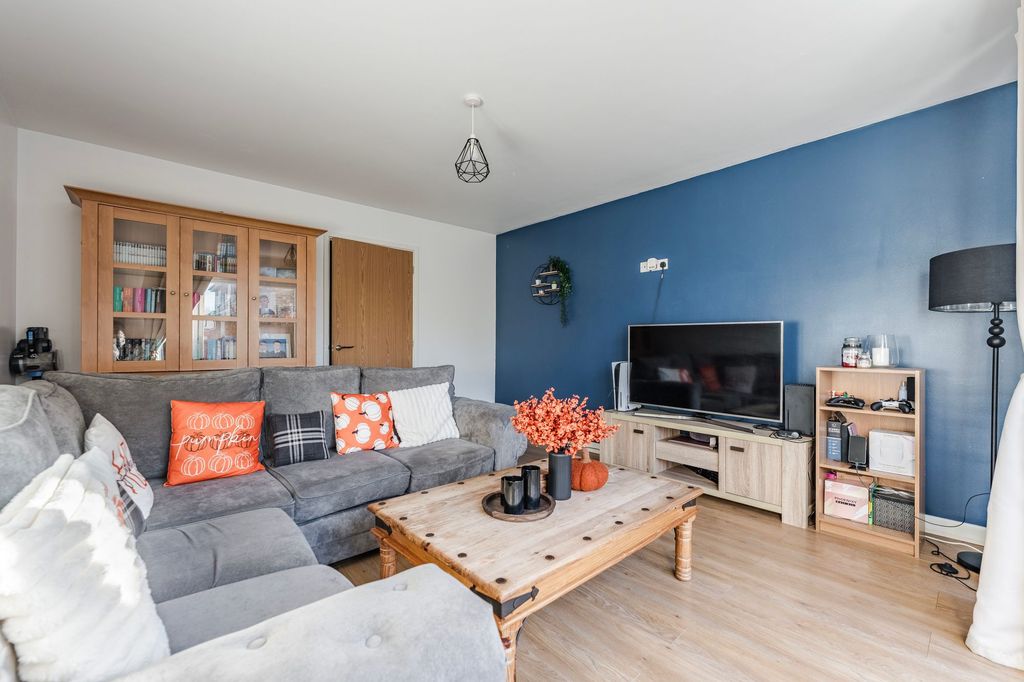 Property photo 2 of 18