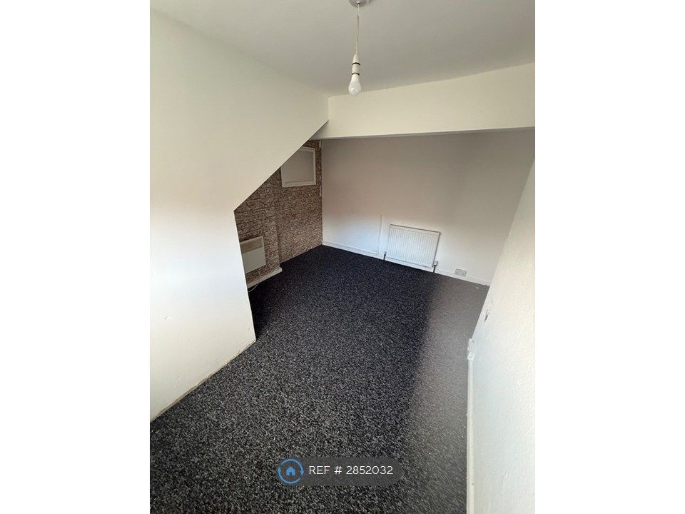 Property photo 1 of 17 Top Bedroom