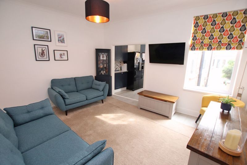 Property photo 3 of 15 Lounge