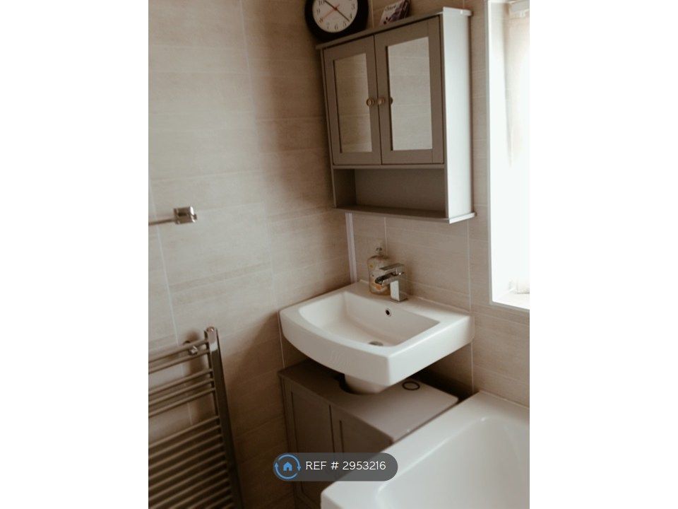 Property photo 3 of 14 Toilet