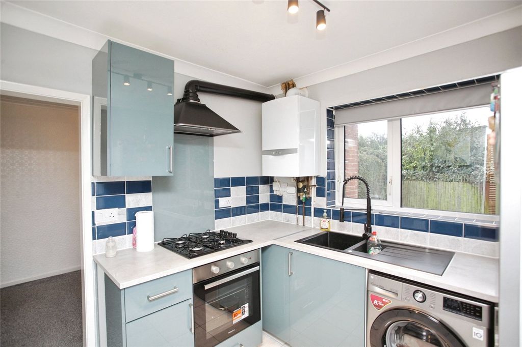 Property photo 3 of 18 Kitchen