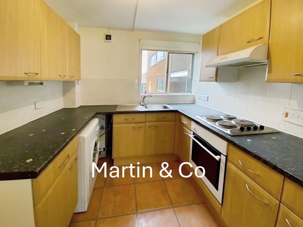 Property photo 2 of 12 8A40Cb7E-Kitchen