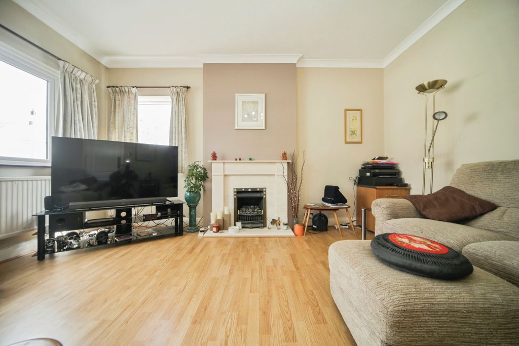 Property photo 2 of 21