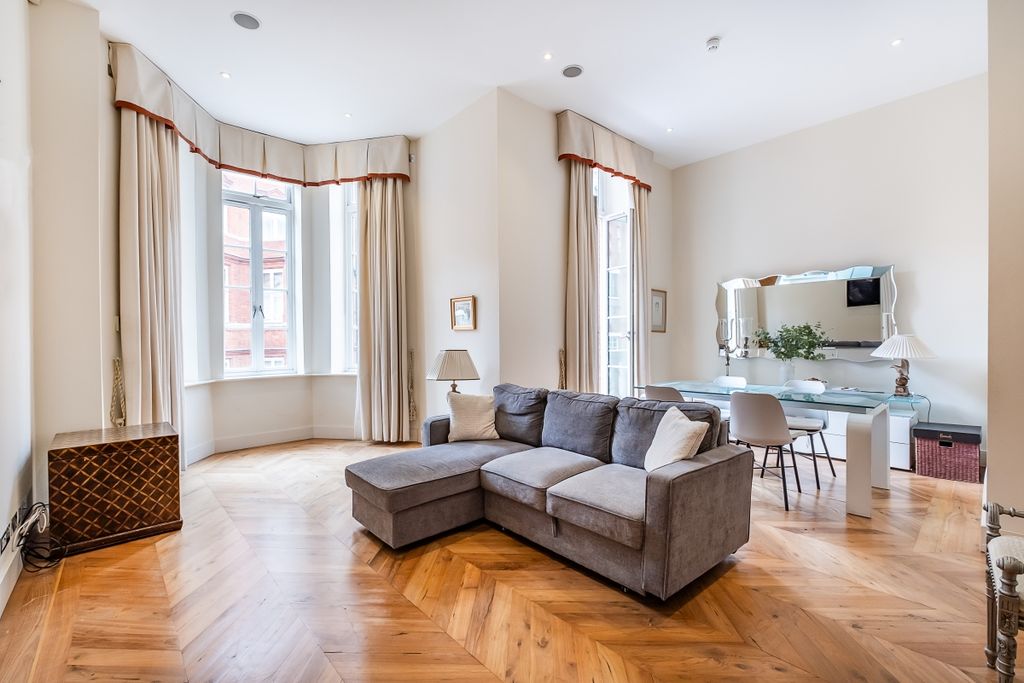 Property photo 1 of 18 Hans-Crescent-01