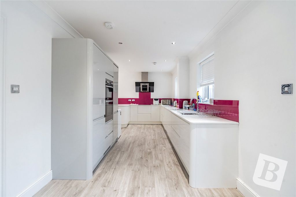 Property photo 2 of 17 Kitchen