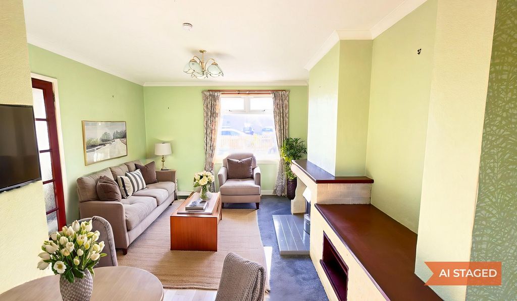 Property photo 2 of 11 Lounge - Staged