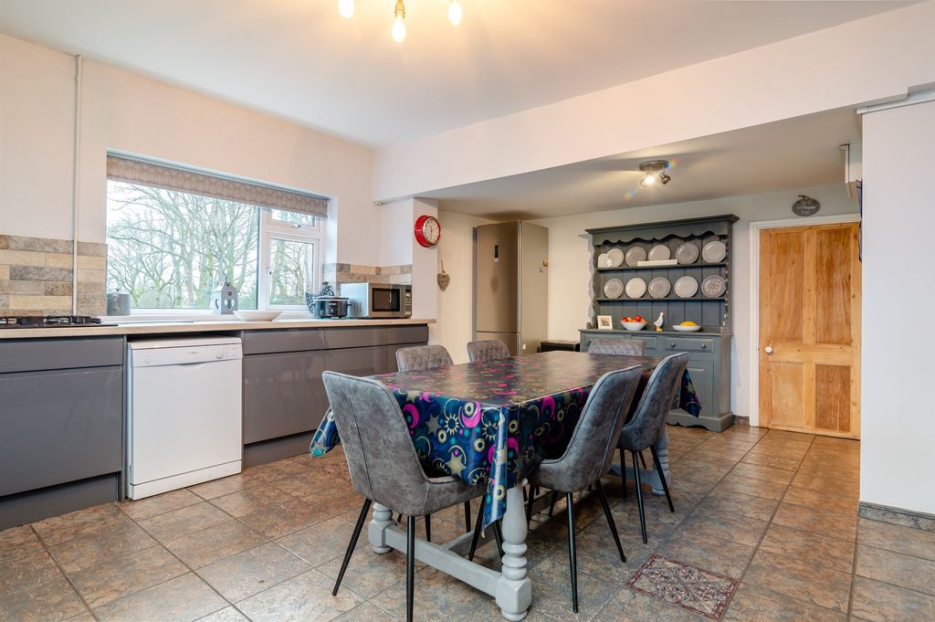 Property photo 3 of 35