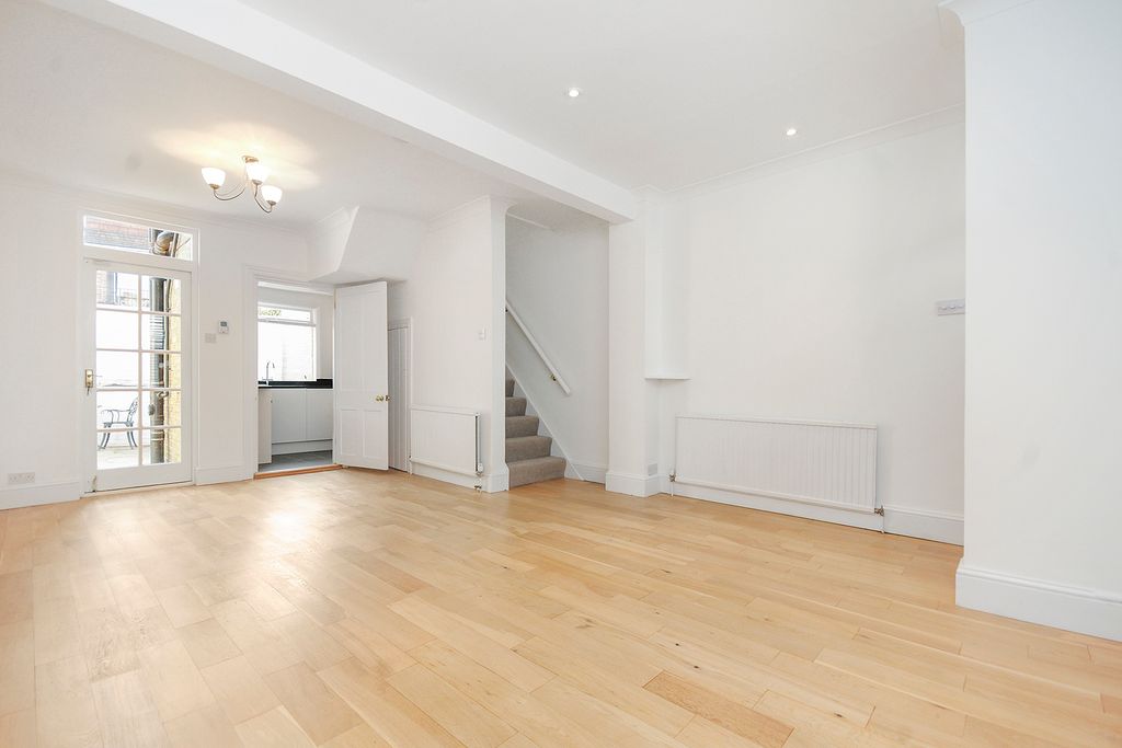 Property photo 2 of 8
