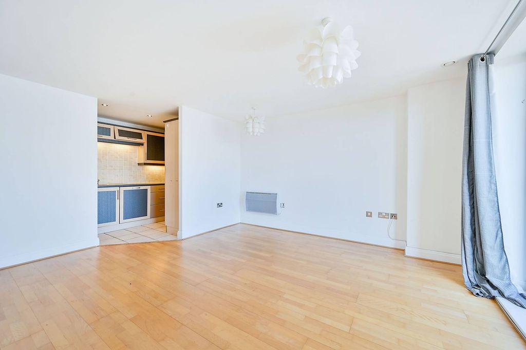 Property photo 3 of 6