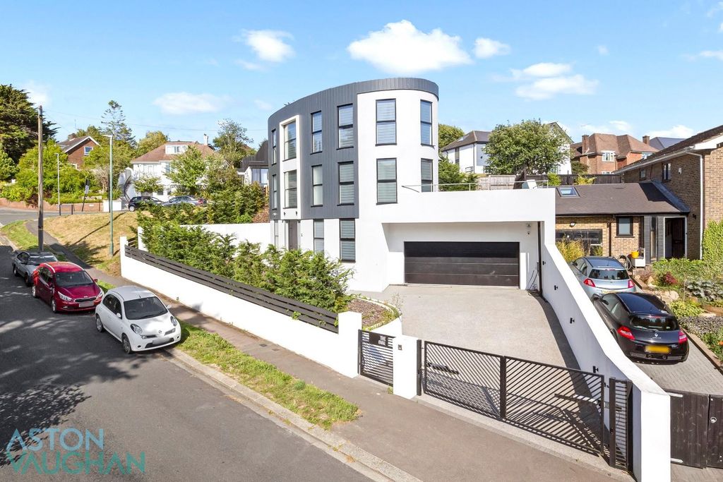 Property photo 1 of 31