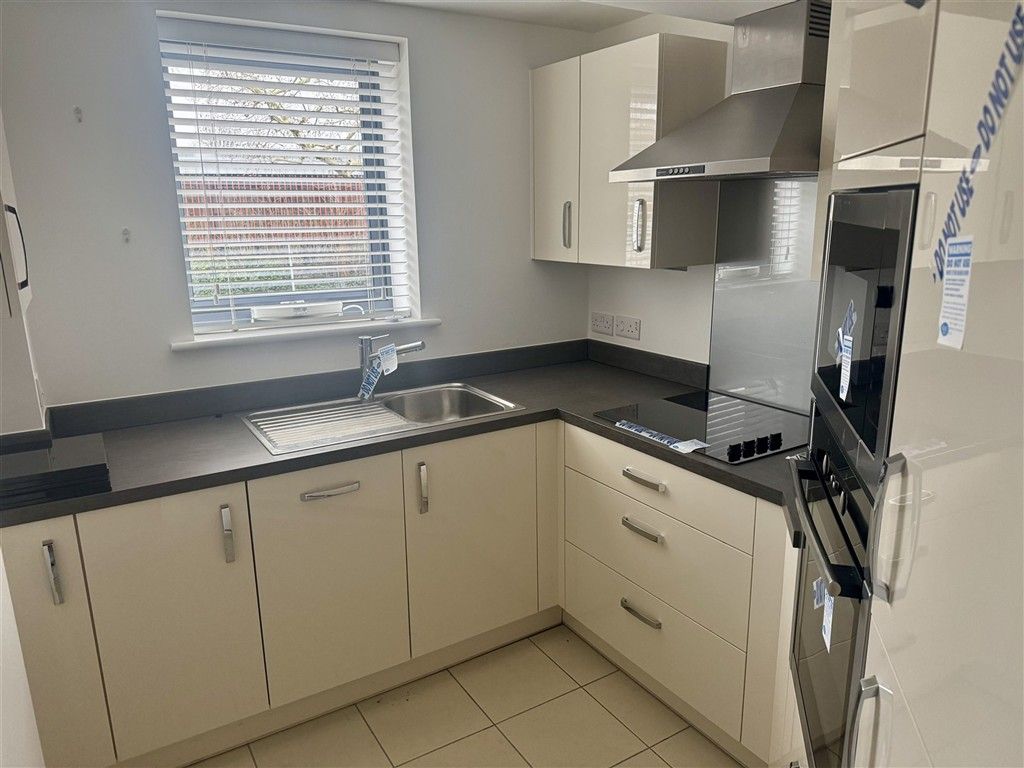 Property photo 2 of 7 Kitchen