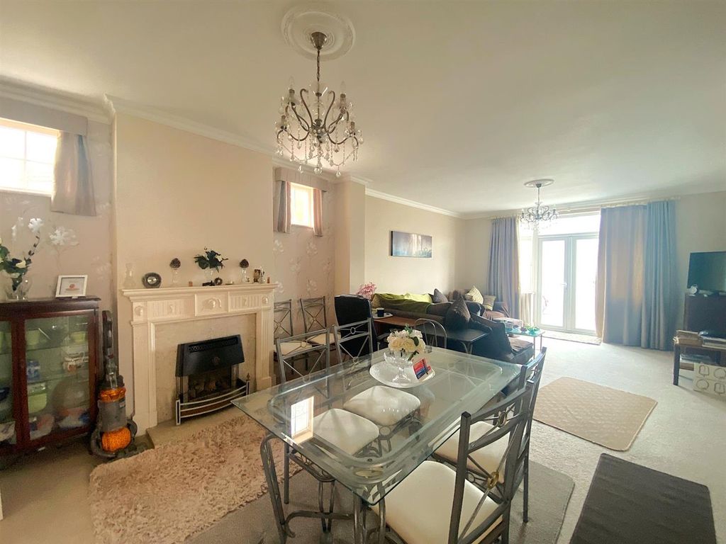 Property photo 3 of 16 12 Little Common Rd - Lounge1.Jpg