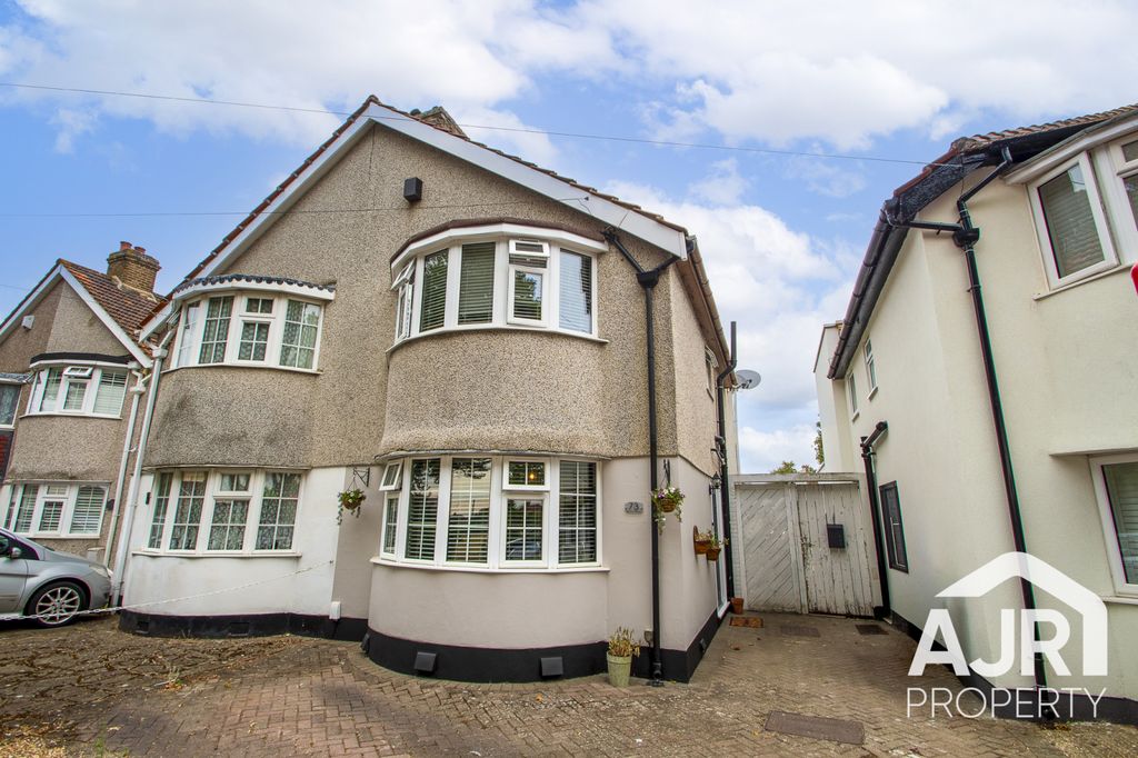 Property photo 1 of 20 3 Bedroom Semi Detached For Rent