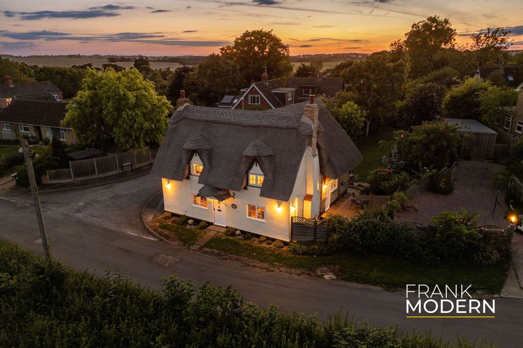 Property photo 1 of 41 Dusk