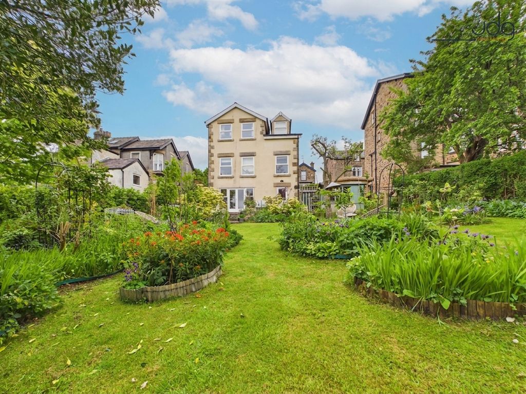 Property photo 1 of 28 Mature Landscaped Garden With Vegetable And Fruit Area