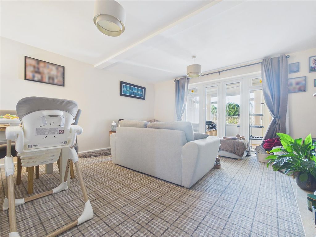 Property photo 2 of 9 Cam01407G0-Pr0118-Still008.Jpg