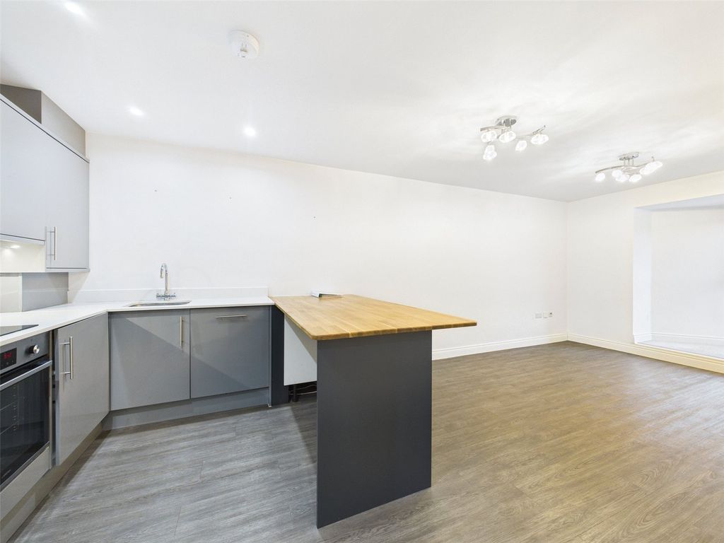 Property photo 2 of 15 Picture No. 17